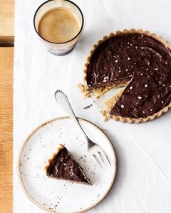 Chocolate Mousse Pie (Easy Vegan No-Bake Recipe)