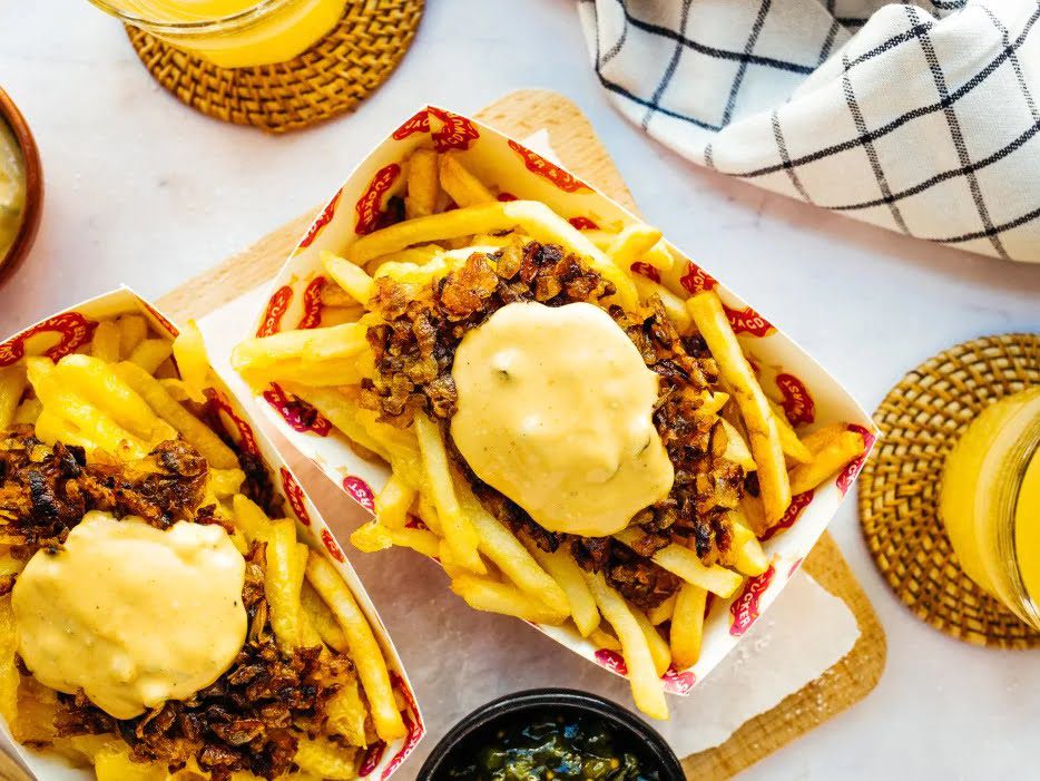 Vegan Fries Recipe: Vegan Animal Style Fries by Zucker & Jagdwurst